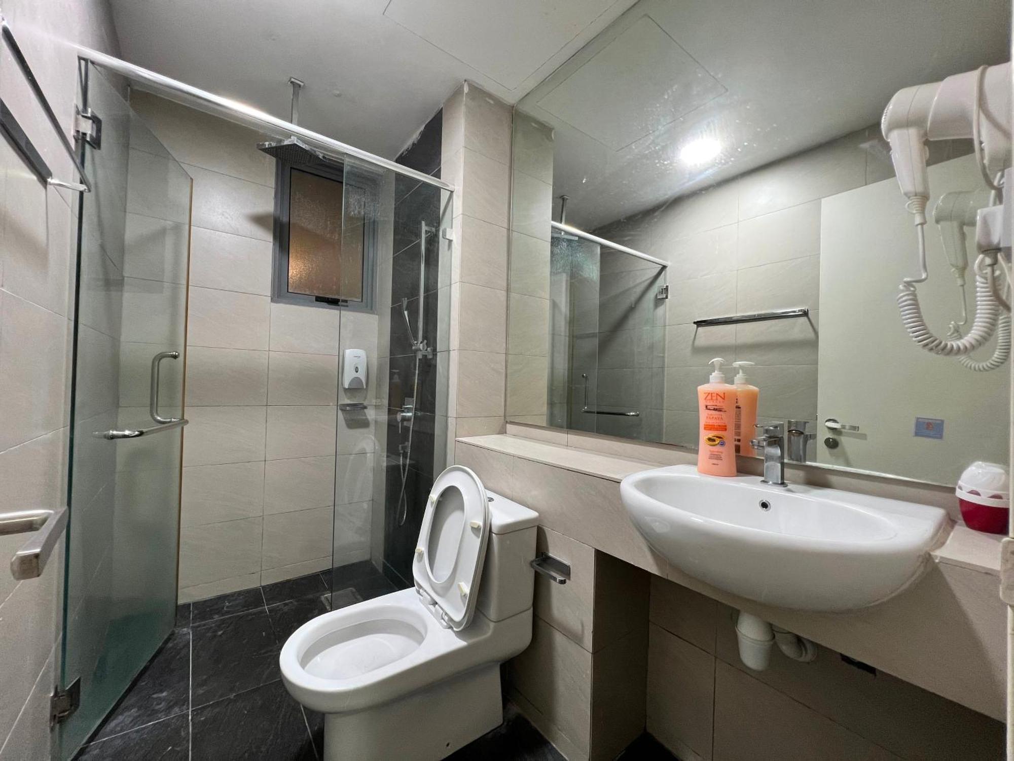 Capital O 90987 The Loft Residences Homestay @ Imago Shopping Mall 2 Kampong Sembulan Exteriör bild
