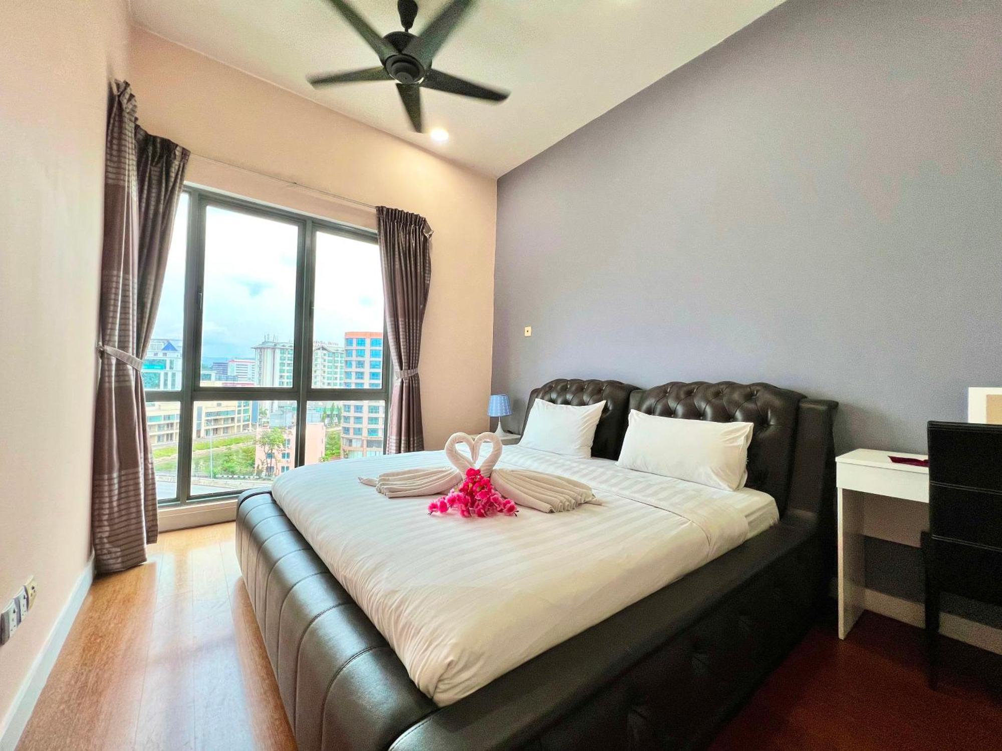 Capital O 90987 The Loft Residences Homestay @ Imago Shopping Mall 2 Kampong Sembulan Exteriör bild