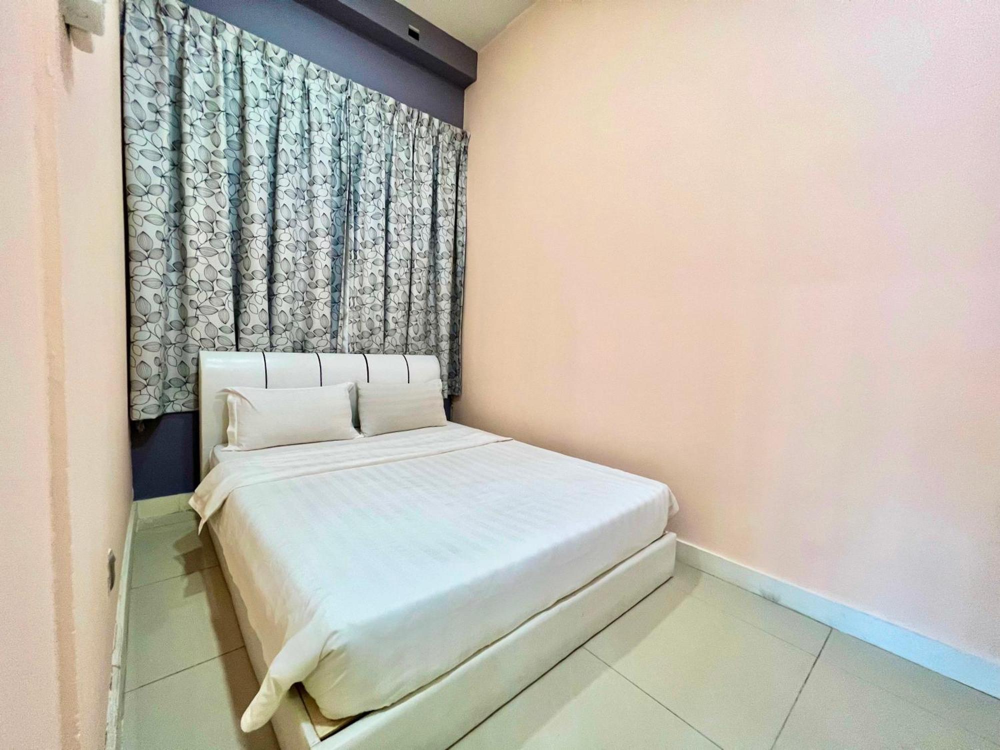 Capital O 90987 The Loft Residences Homestay @ Imago Shopping Mall 2 Kampong Sembulan Exteriör bild