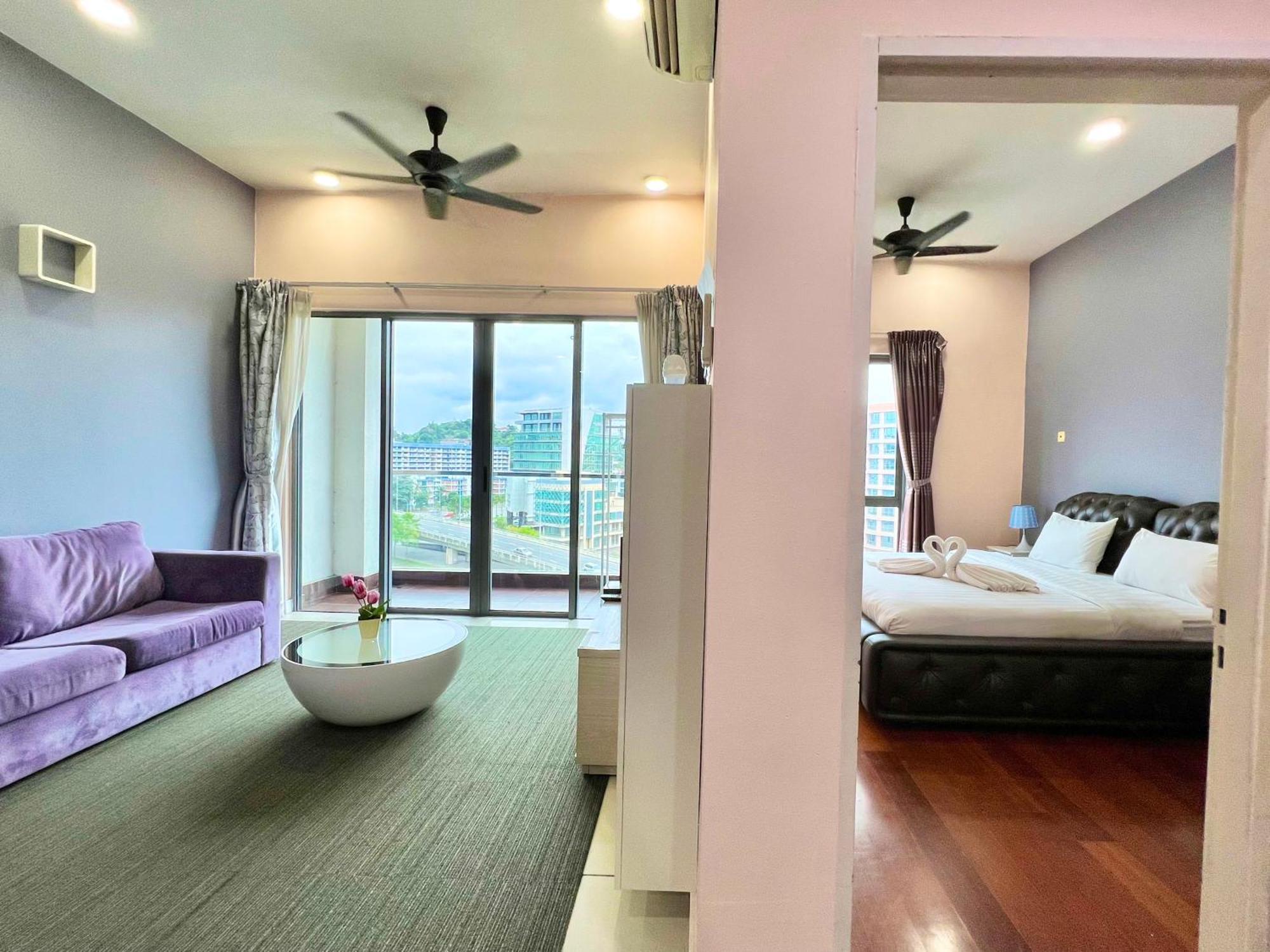 Capital O 90987 The Loft Residences Homestay @ Imago Shopping Mall 2 Kampong Sembulan Exteriör bild