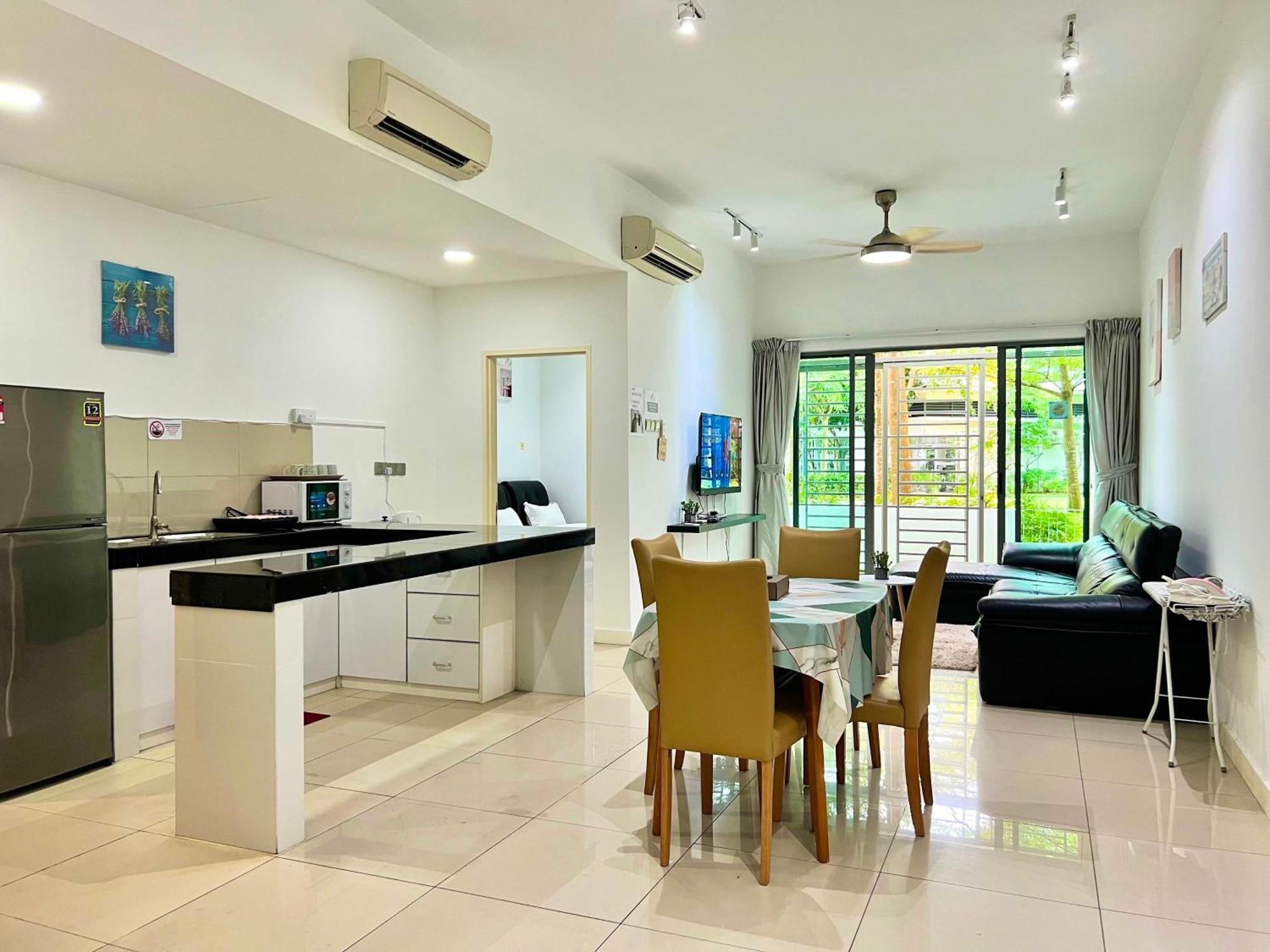 Capital O 90987 The Loft Residences Homestay @ Imago Shopping Mall 2 Kampong Sembulan Exteriör bild