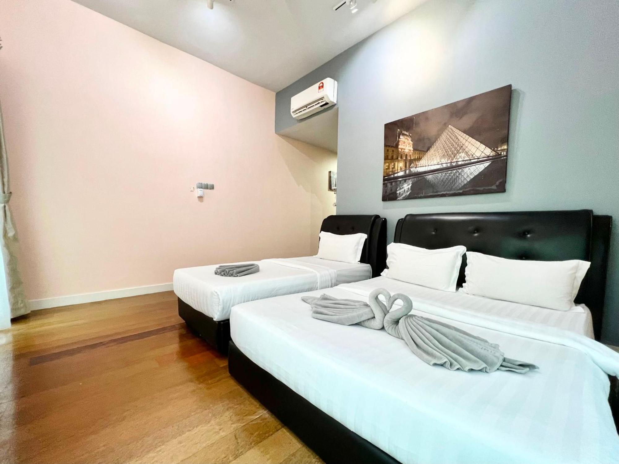 Capital O 90987 The Loft Residences Homestay @ Imago Shopping Mall 2 Kampong Sembulan Exteriör bild