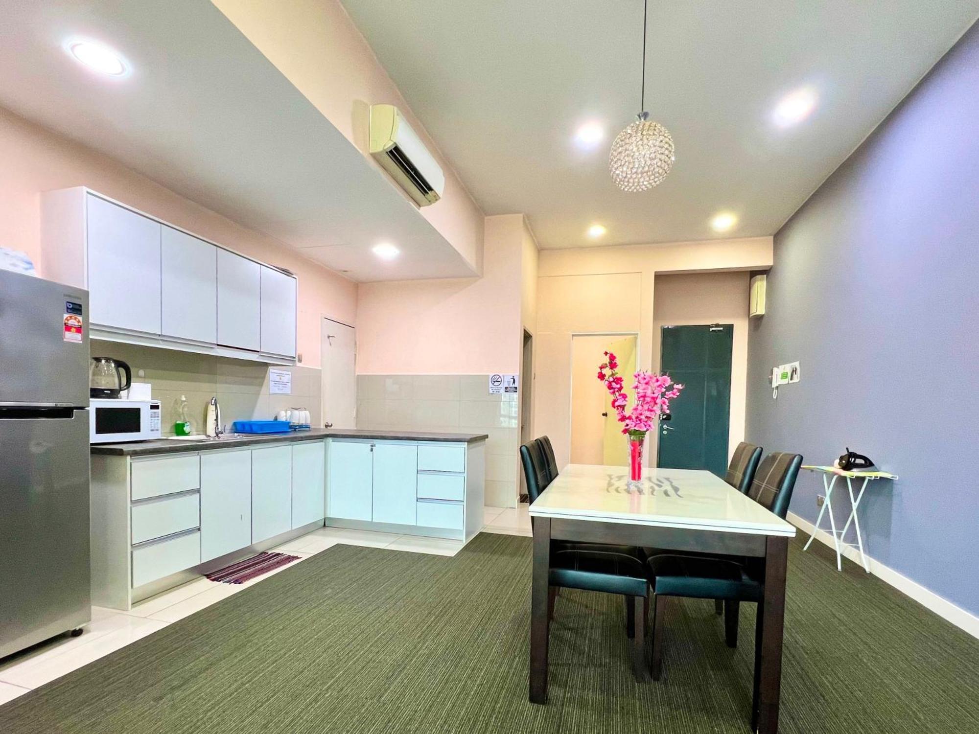 Capital O 90987 The Loft Residences Homestay @ Imago Shopping Mall 2 Kampong Sembulan Exteriör bild