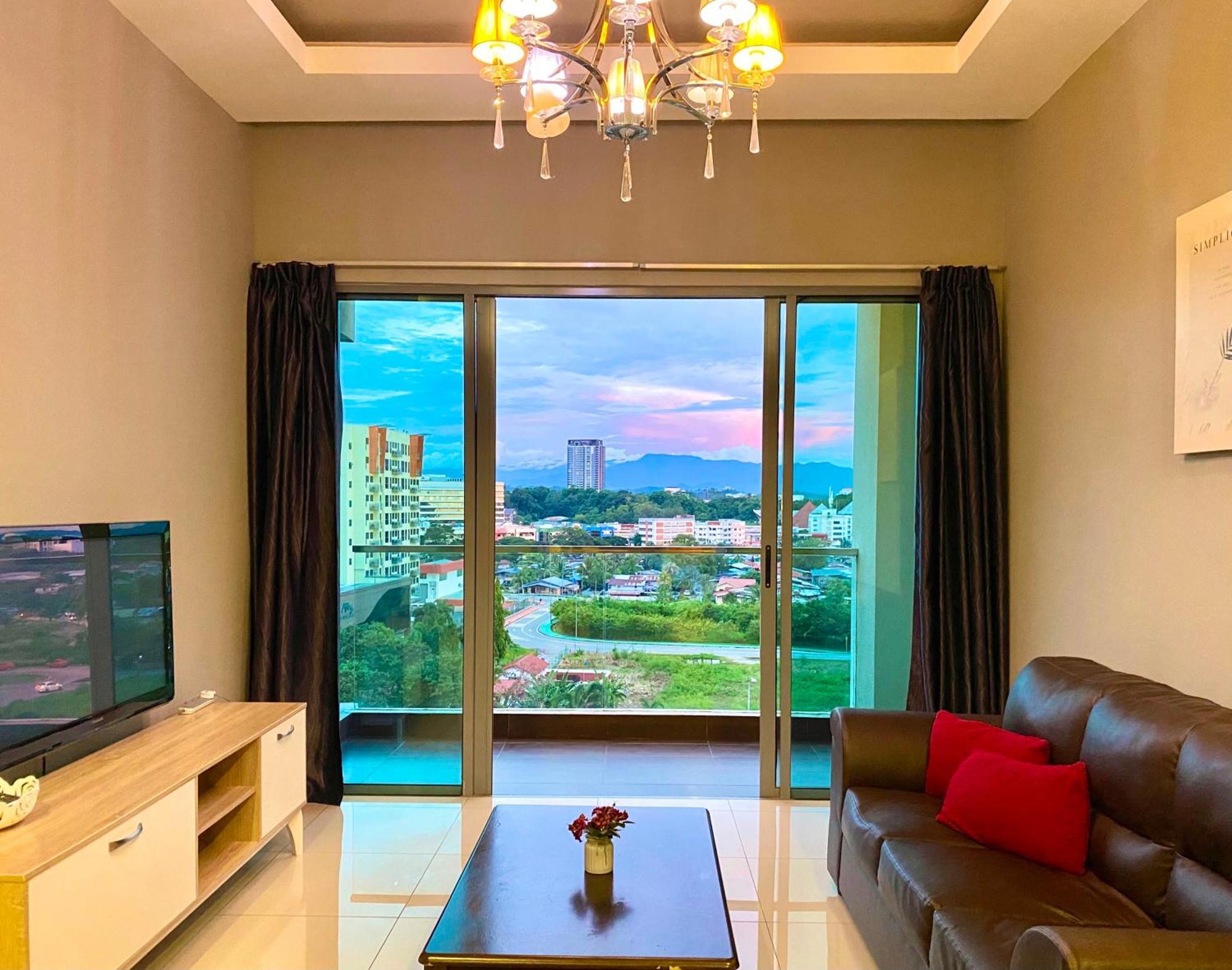 Capital O 90987 The Loft Residences Homestay @ Imago Shopping Mall 2 Kampong Sembulan Exteriör bild
